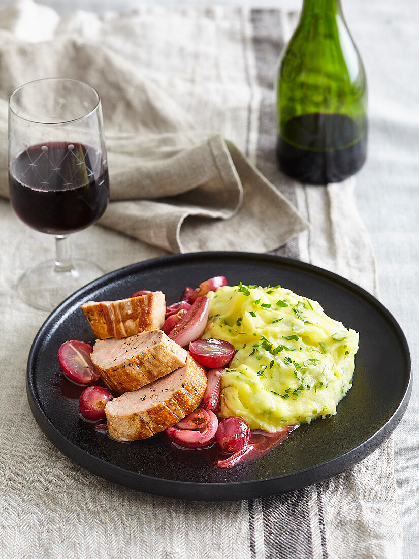 Schweinefilet mit Trauben und Kartoffelpüree