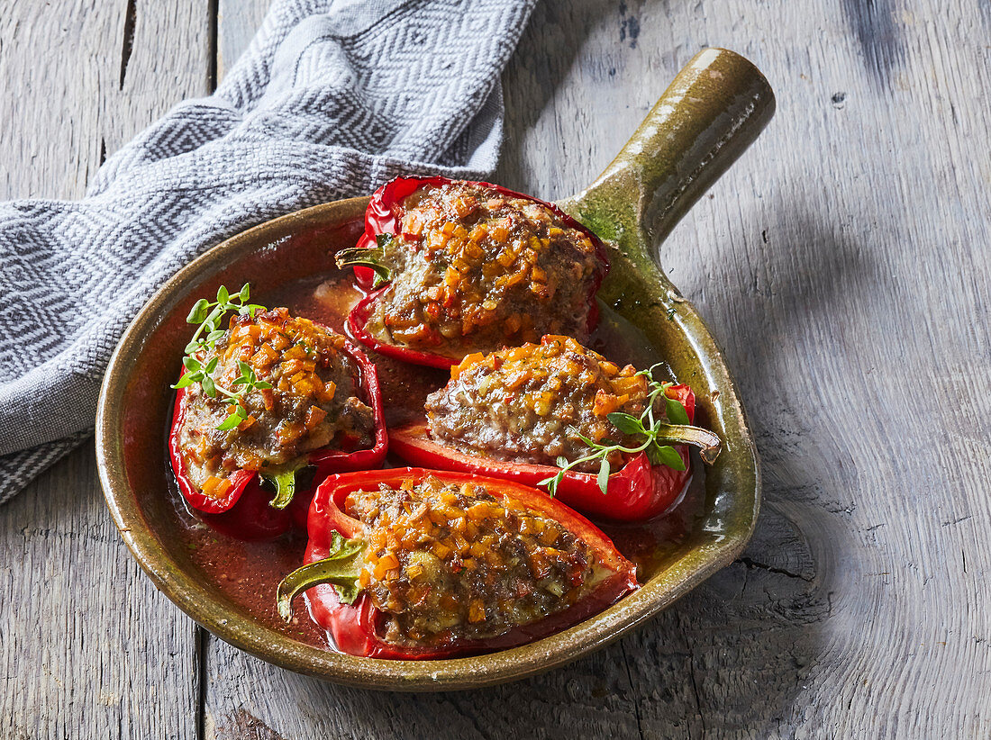 Peppers filled with pumpkin and minced meat