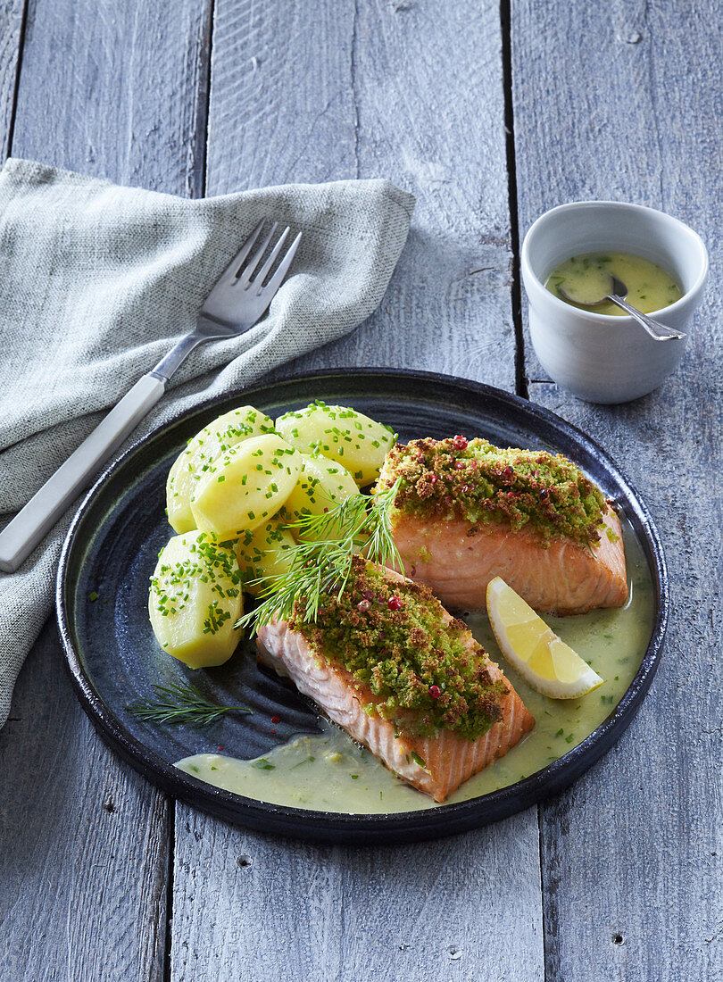 Salmon with parsley crust and lemon sauce