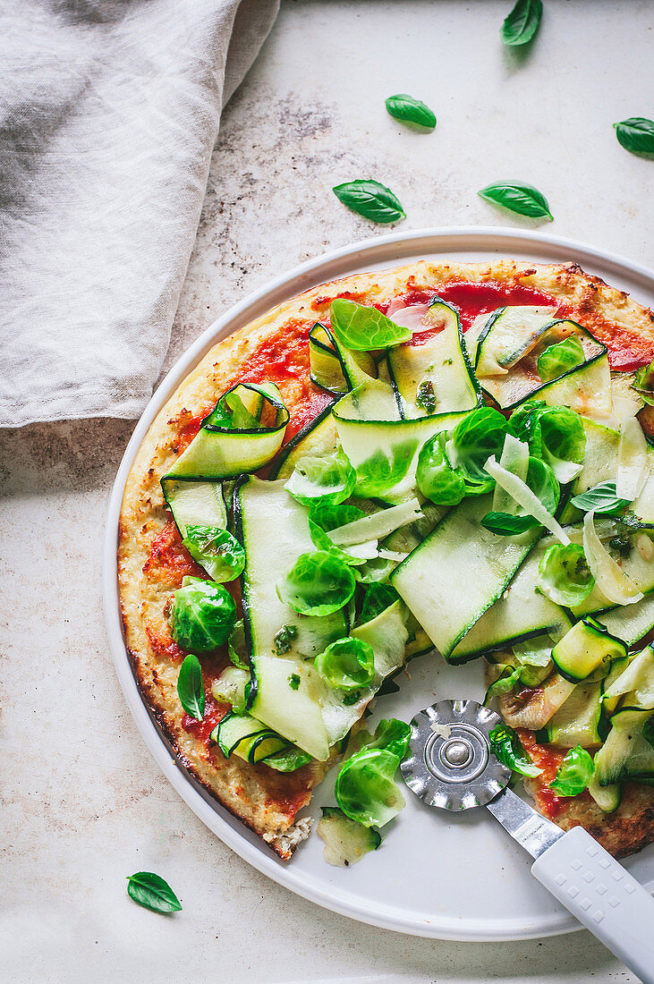 Grüne Blumenkohlpizza