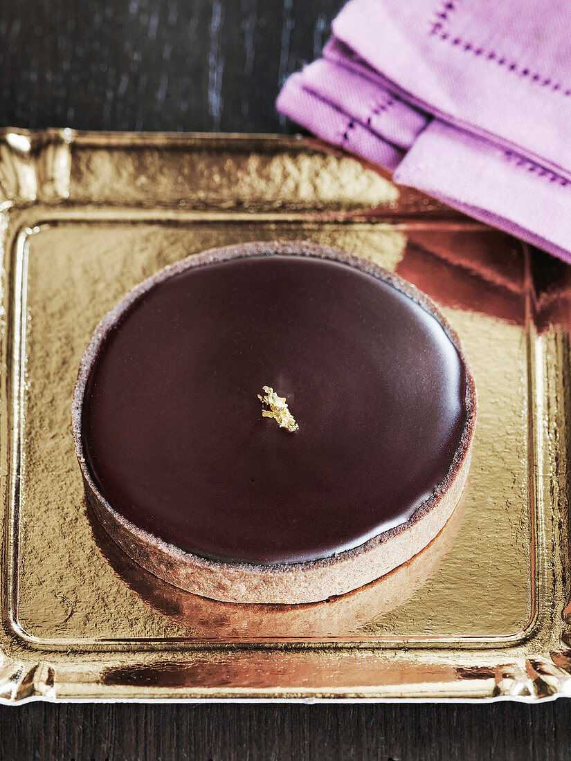 Chocolate tart on gold board