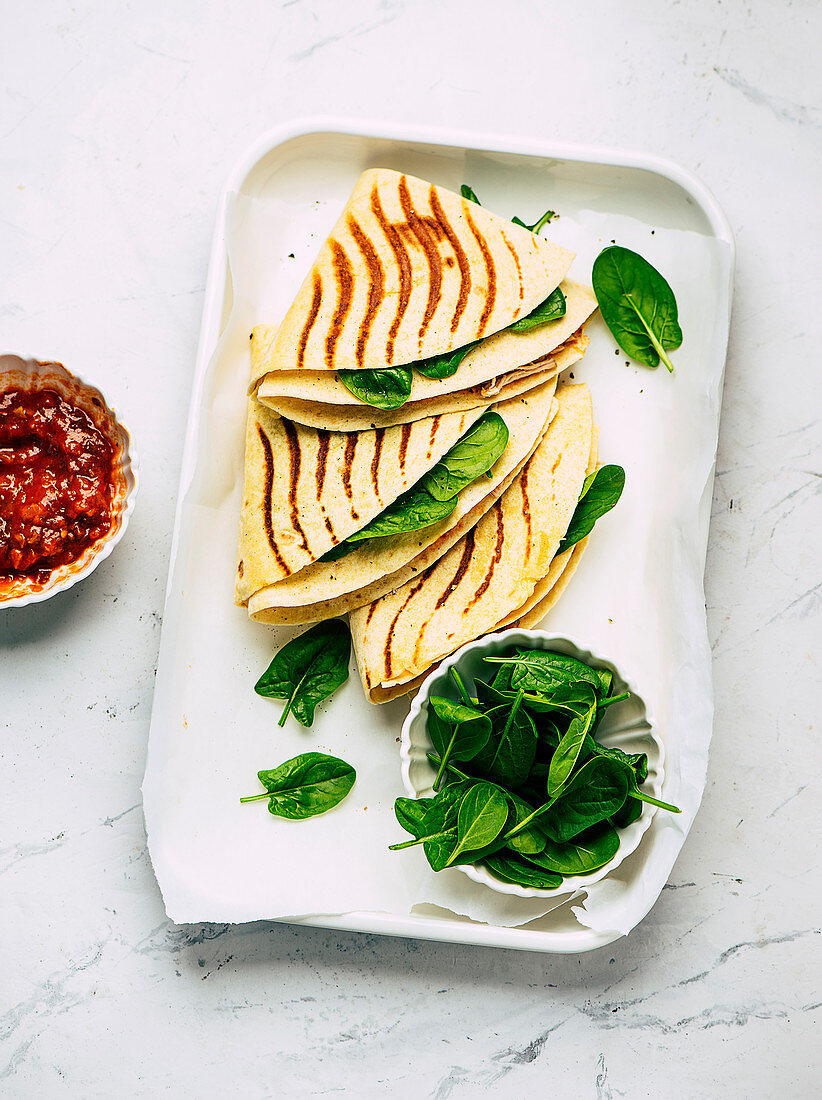 Quesadilla mit Hühnerfleisch und Spinat