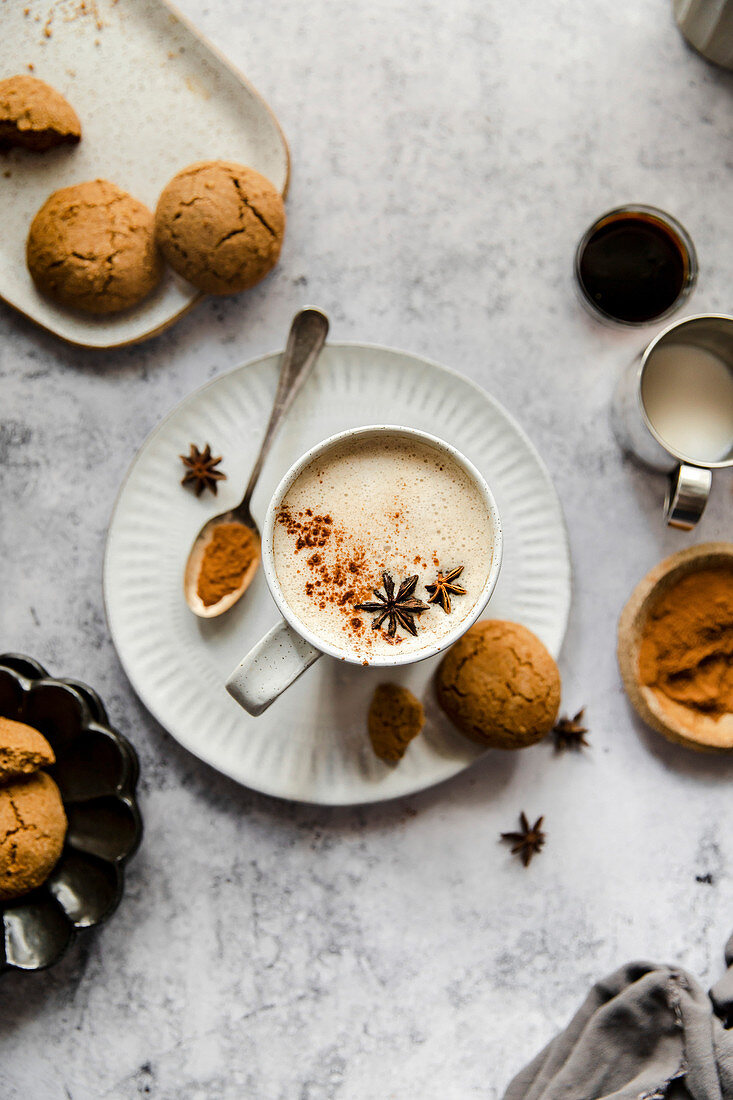 Gingerbread latte with gingersnap cookie