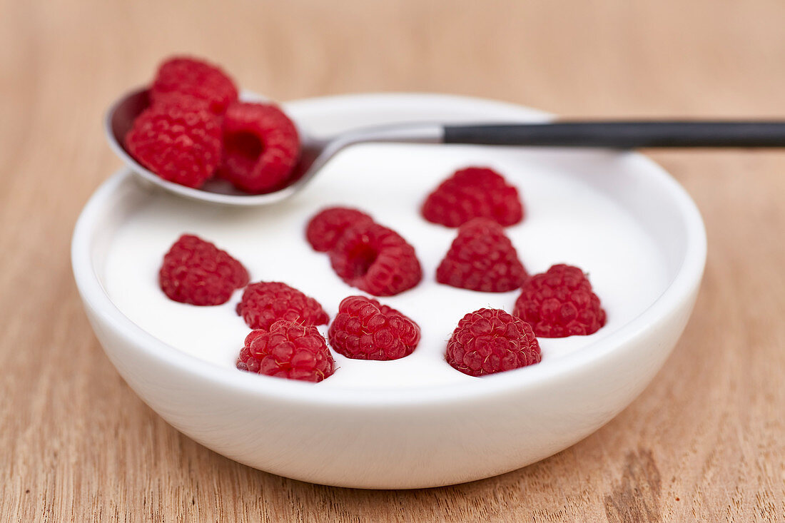 Yoghurt with raspberries