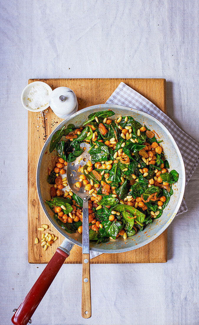 Spinach with chickpeas, pine nuts and raisins