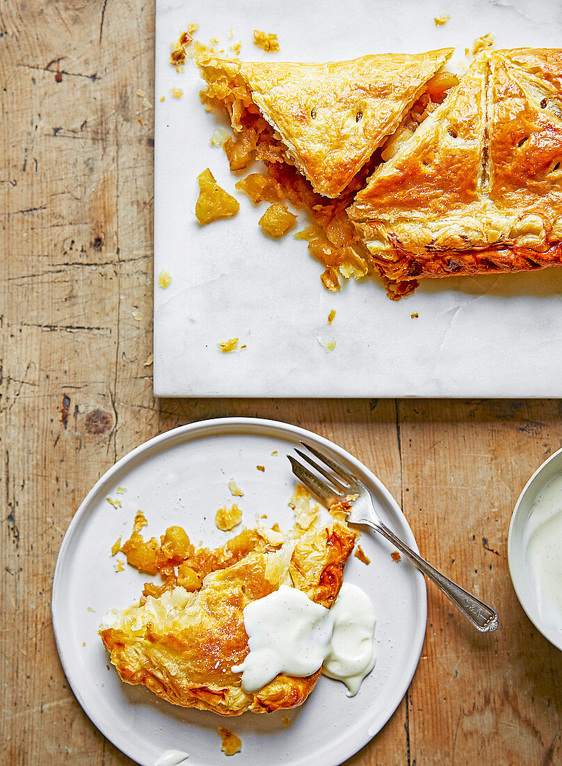 Toffee apple turnover puff pie