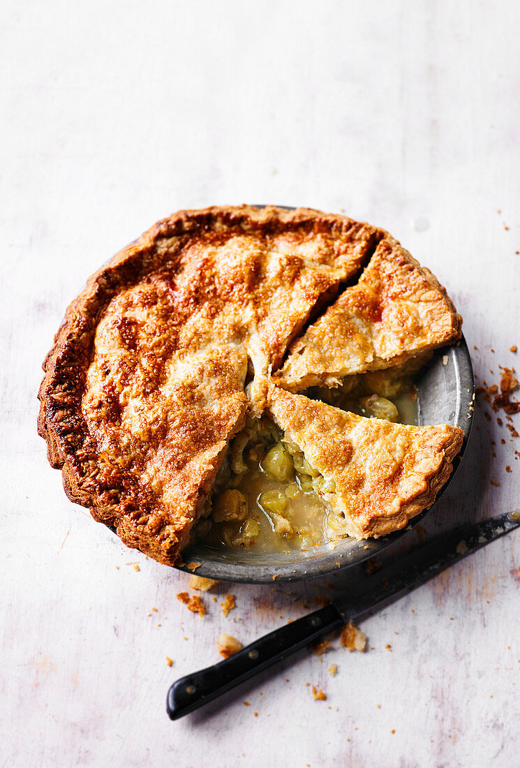 Gooseberry pie with sugar crust