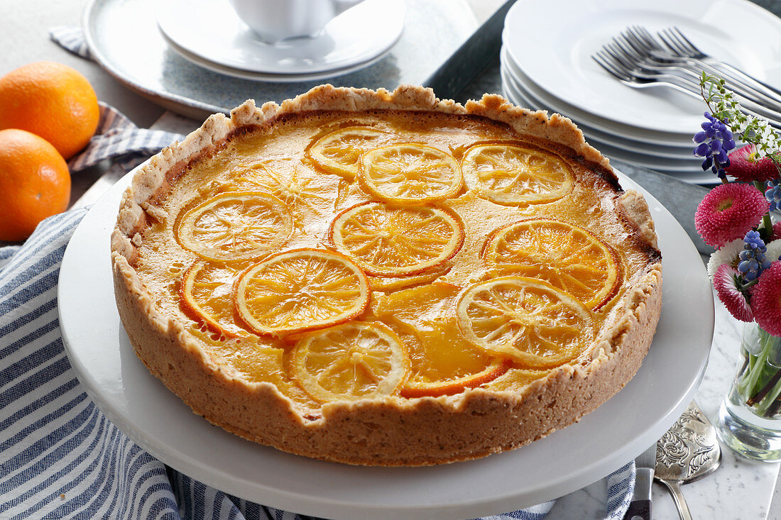 Orange-lemon tart with fruit slices
