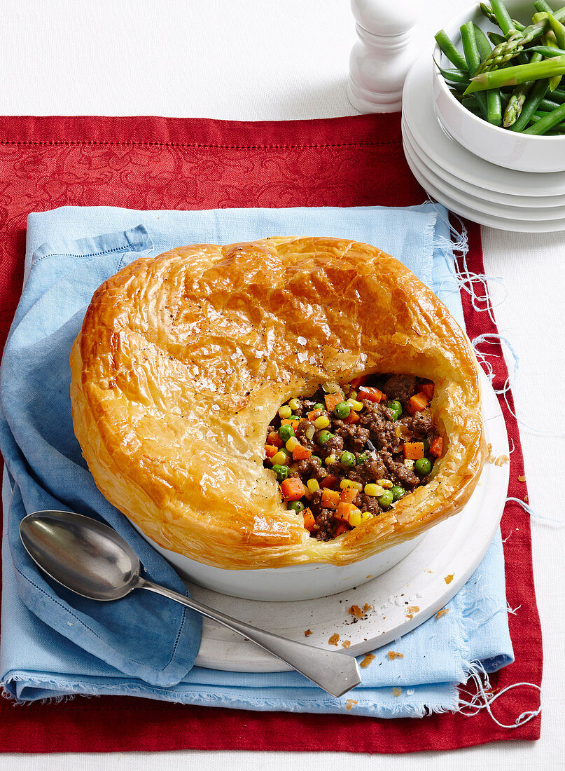 Family mince beef pie