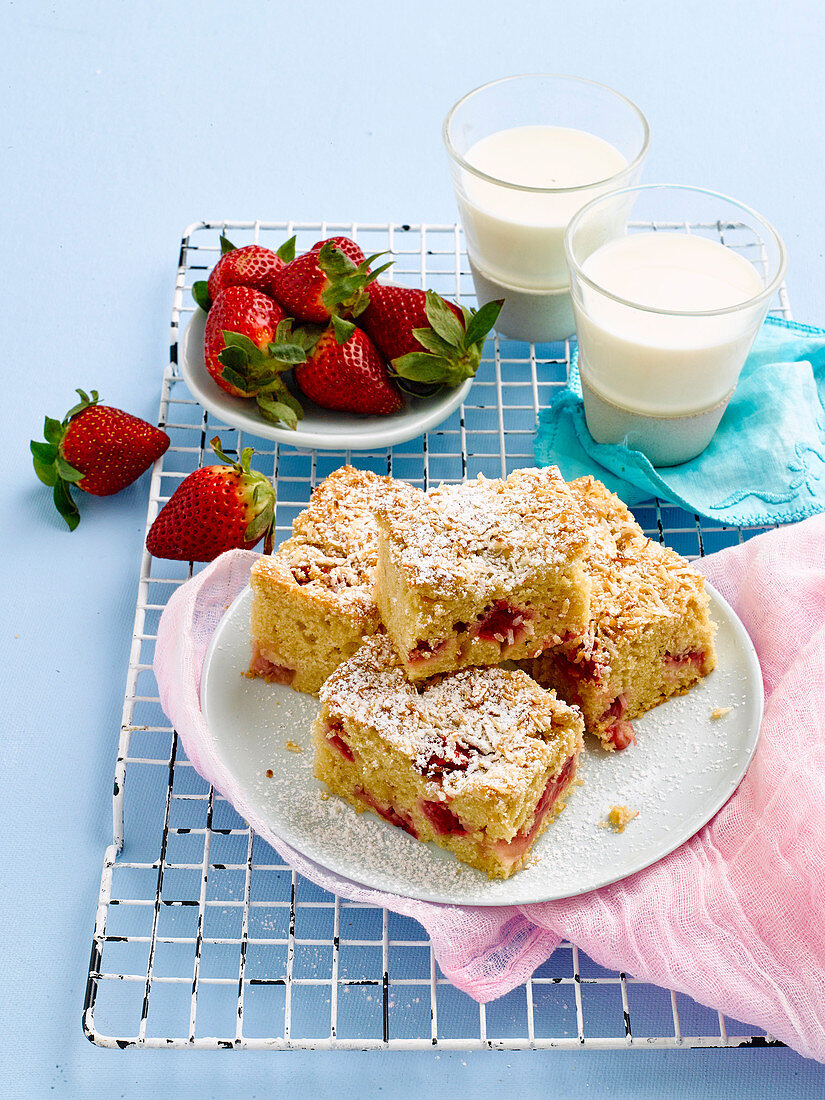 Strawberry slices with coconut