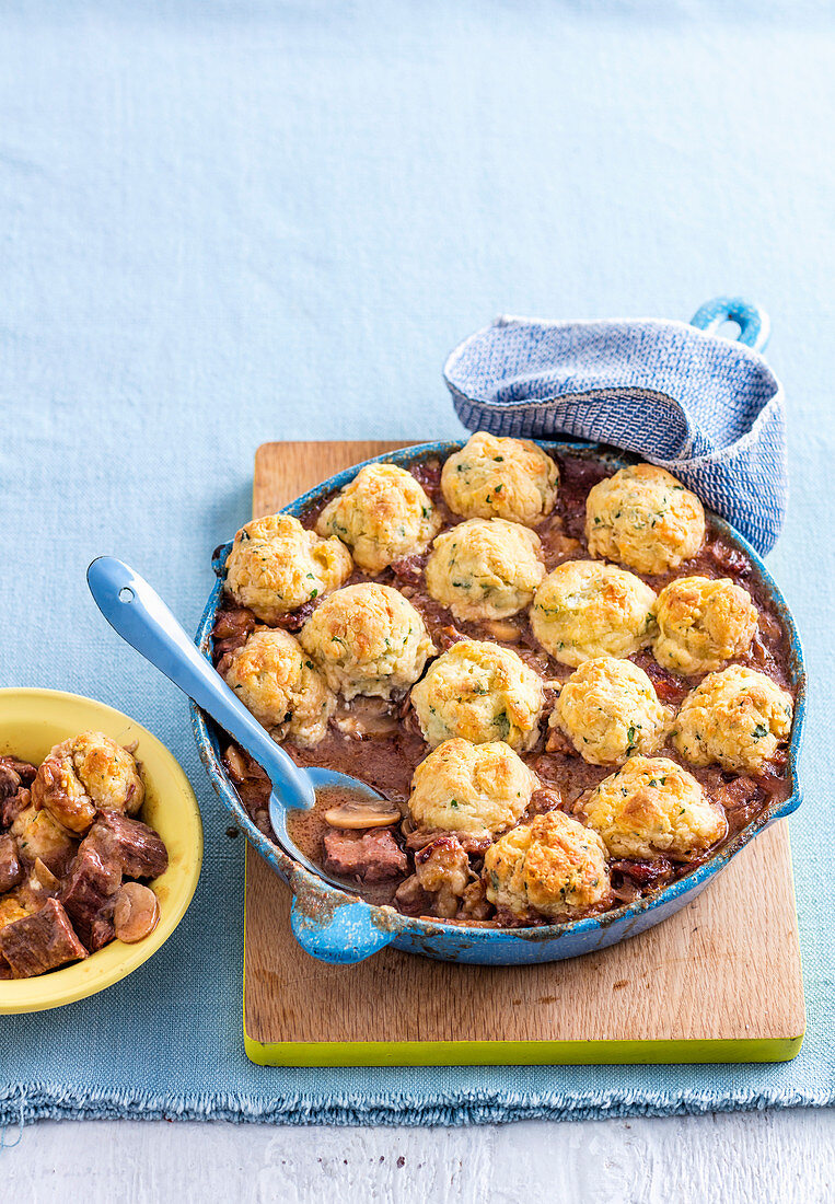 Rindfleischauflauf mit Kräuterknödel