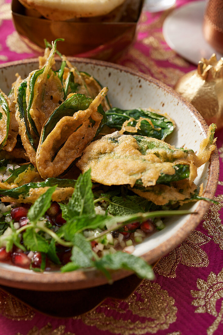 Fried spinach on salad (India)