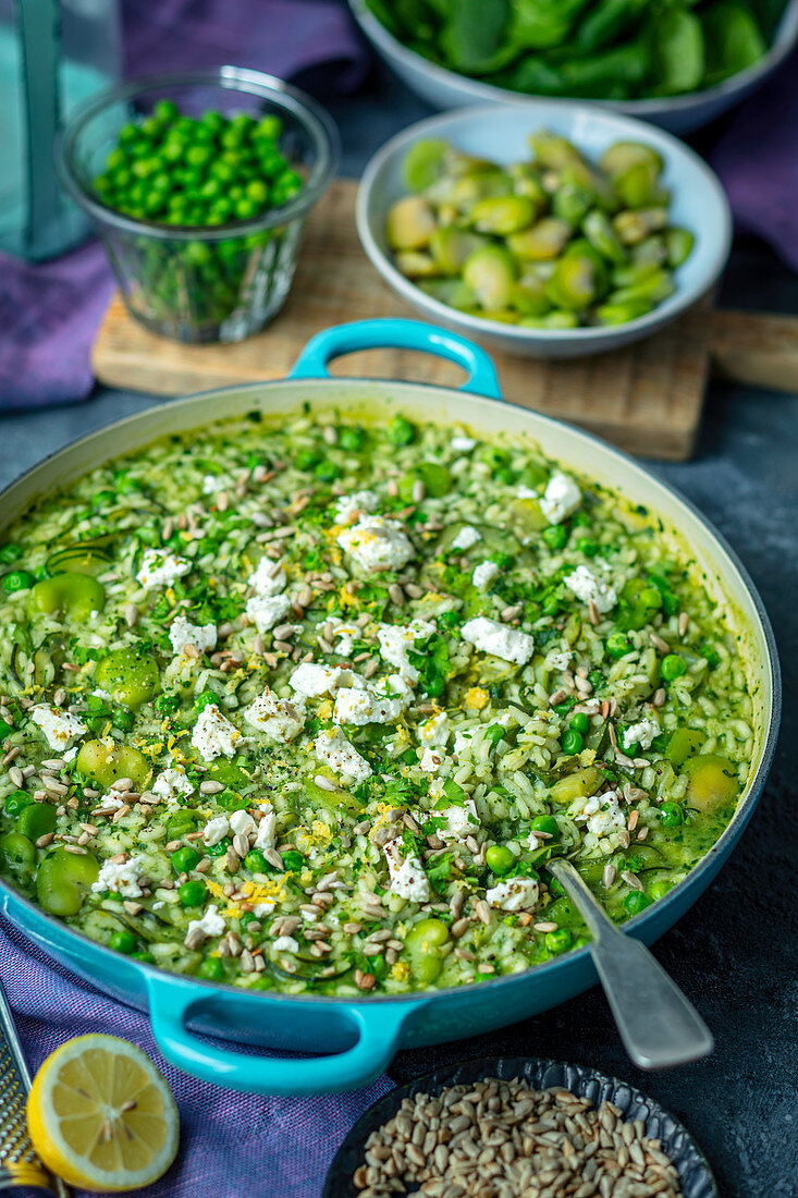 Risotto with spinach, green peas and feta