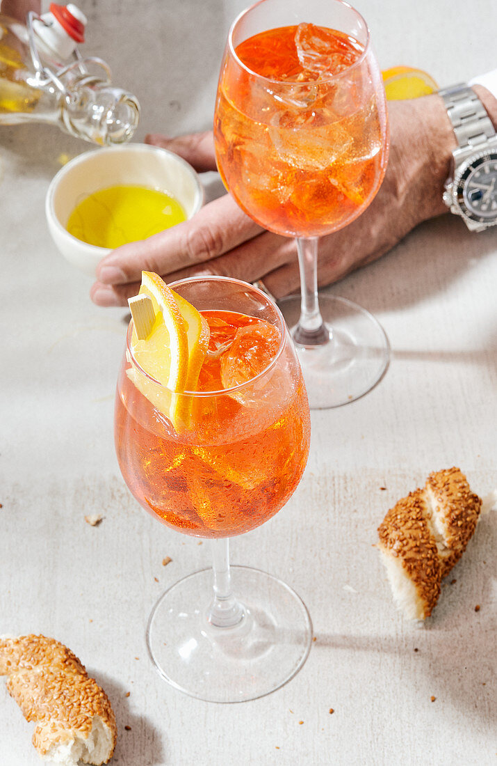 Aperol Spritz zu Brot und Öl