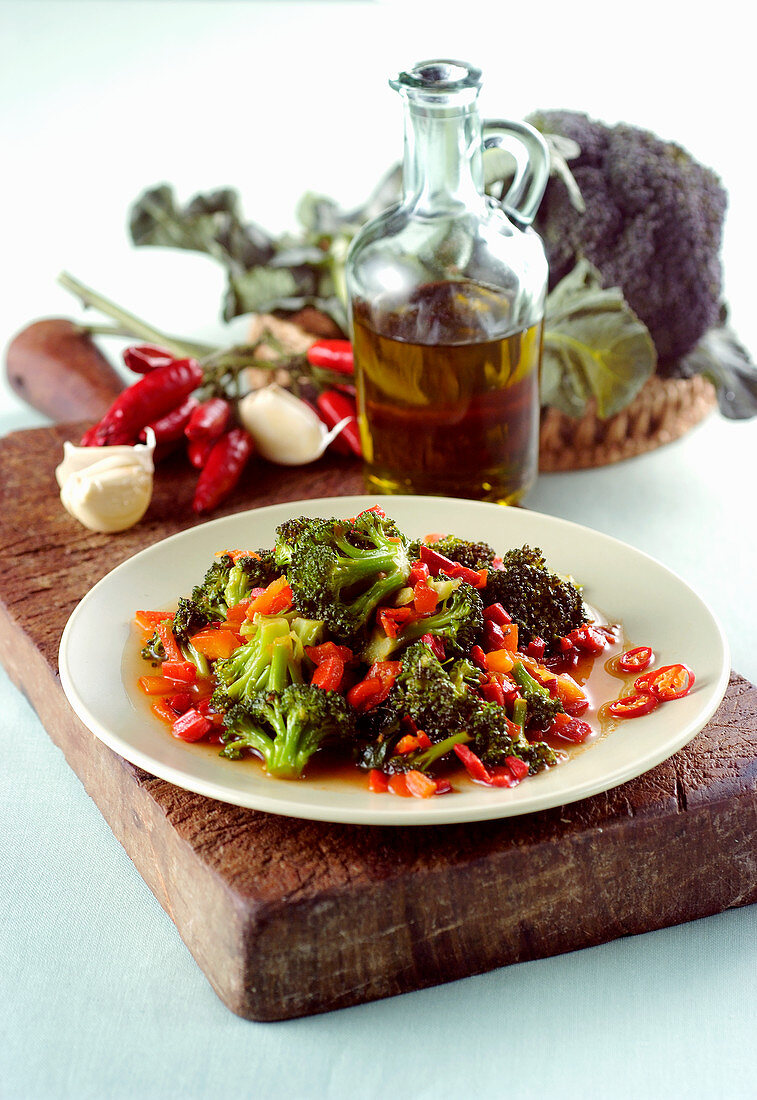 Brokkoli mit Chili, Knoblauch und Olivenöl