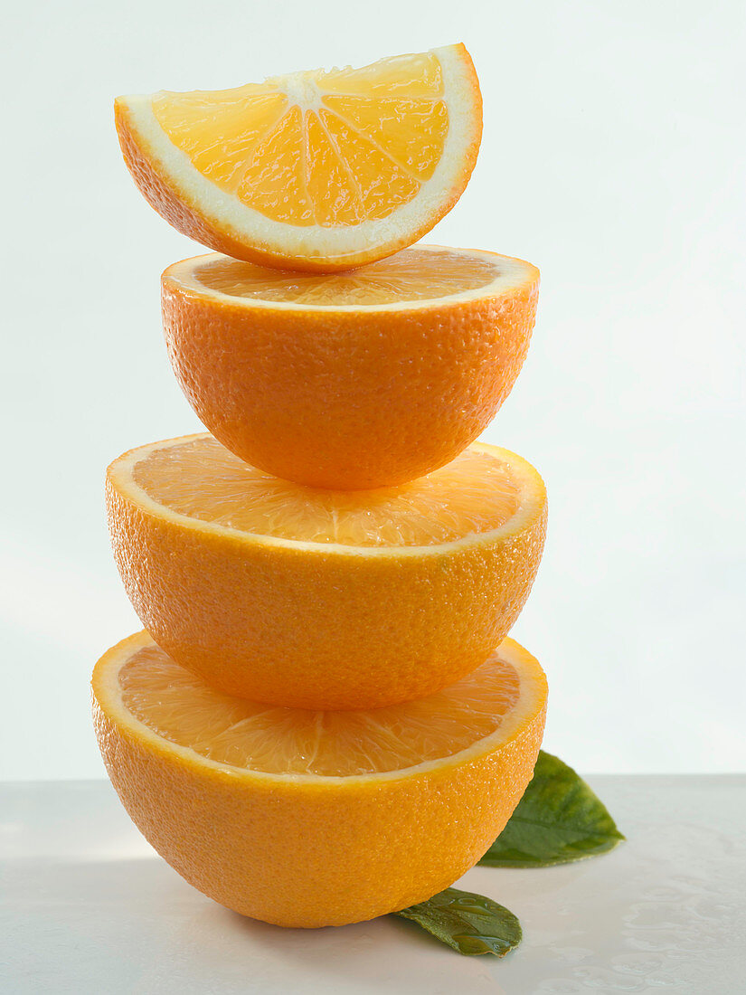 Apfelsinenhälften übereinander gelegt