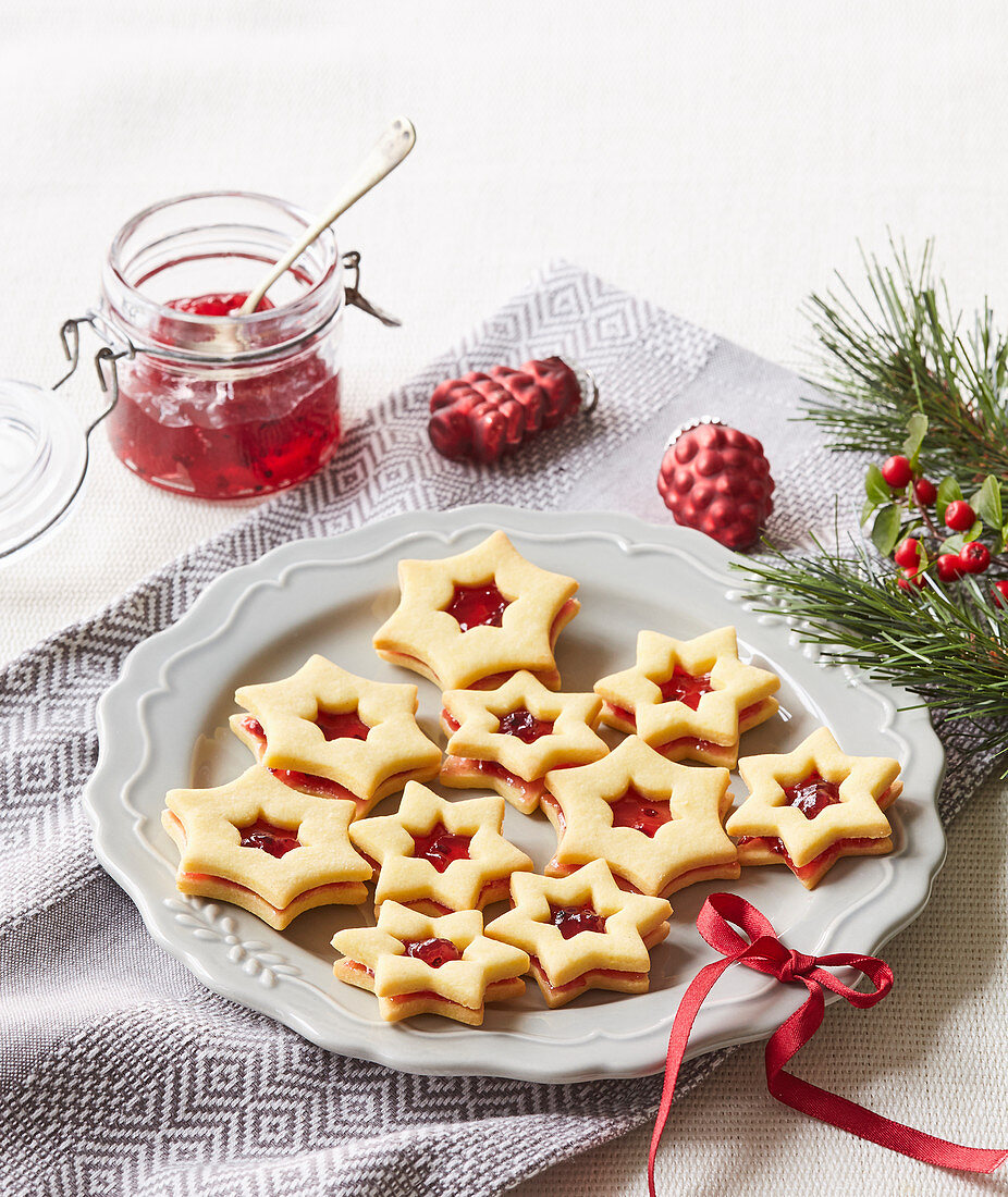Linzer Christmas cookies (stars)