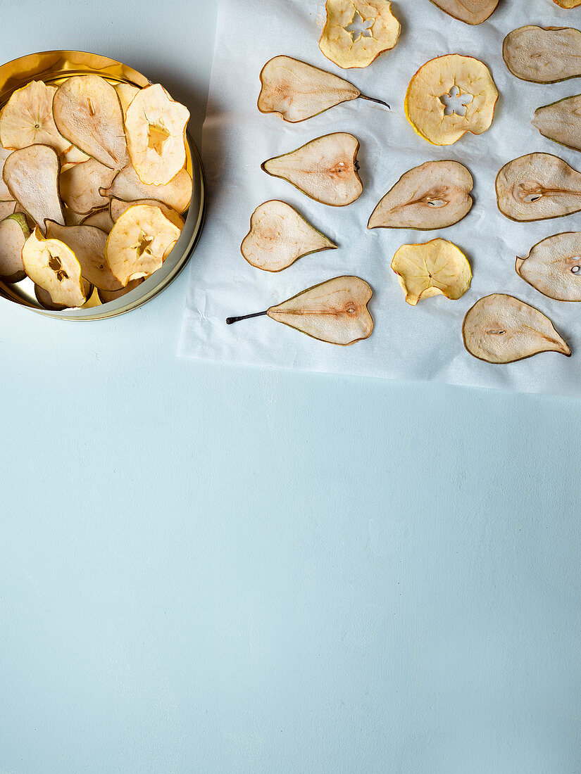 Obstchips aus Birnen und Äpfeln