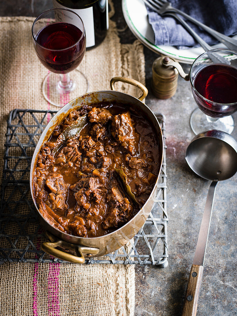 Toskanisches, langsam gegartes Rindfleisch mit Chianti