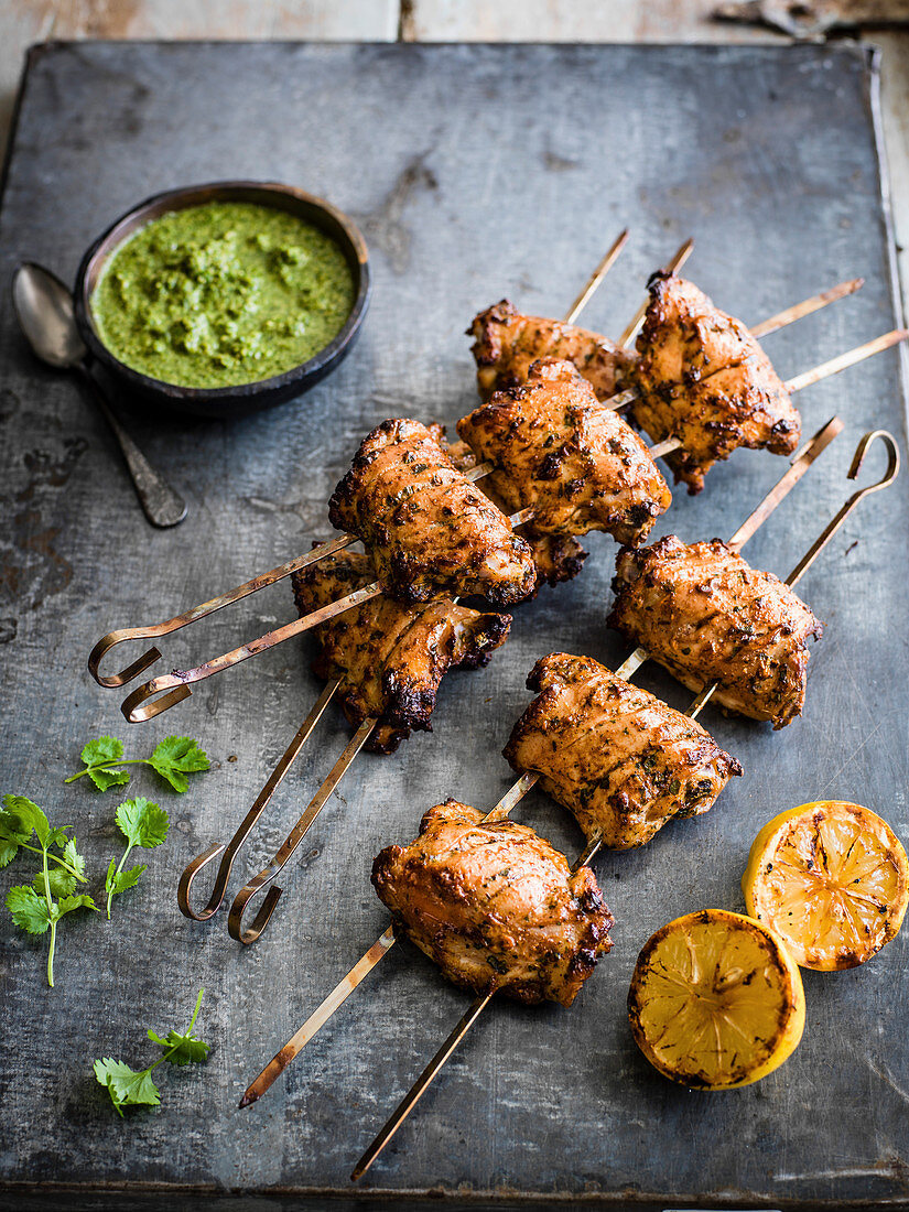 Slashed tandoori chicken with coriander chutney