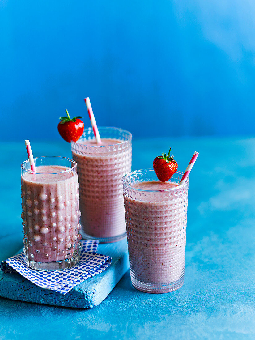 Strawberry and almond breakfast smoothie