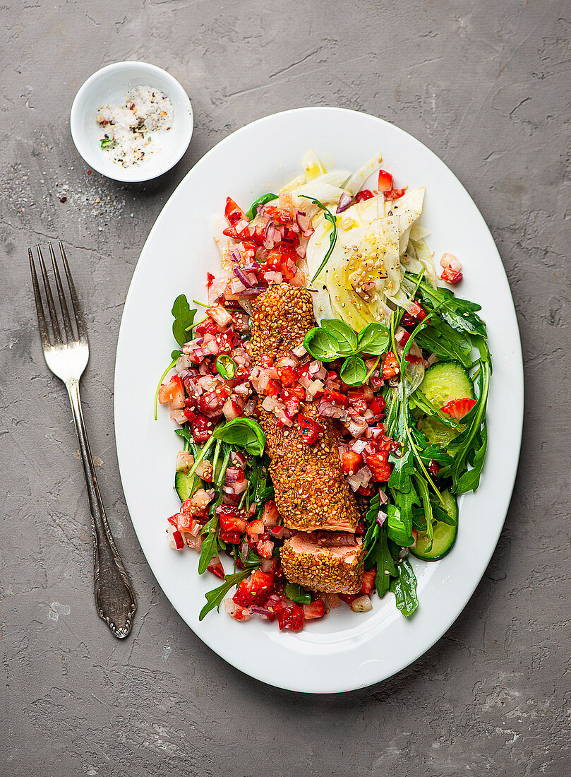 Lachs mit Erdbeer-Basilikum-Salsa