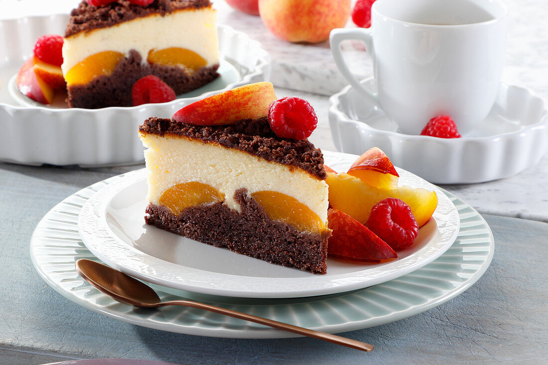Cheesecake with chocolate biscuit and peaches
