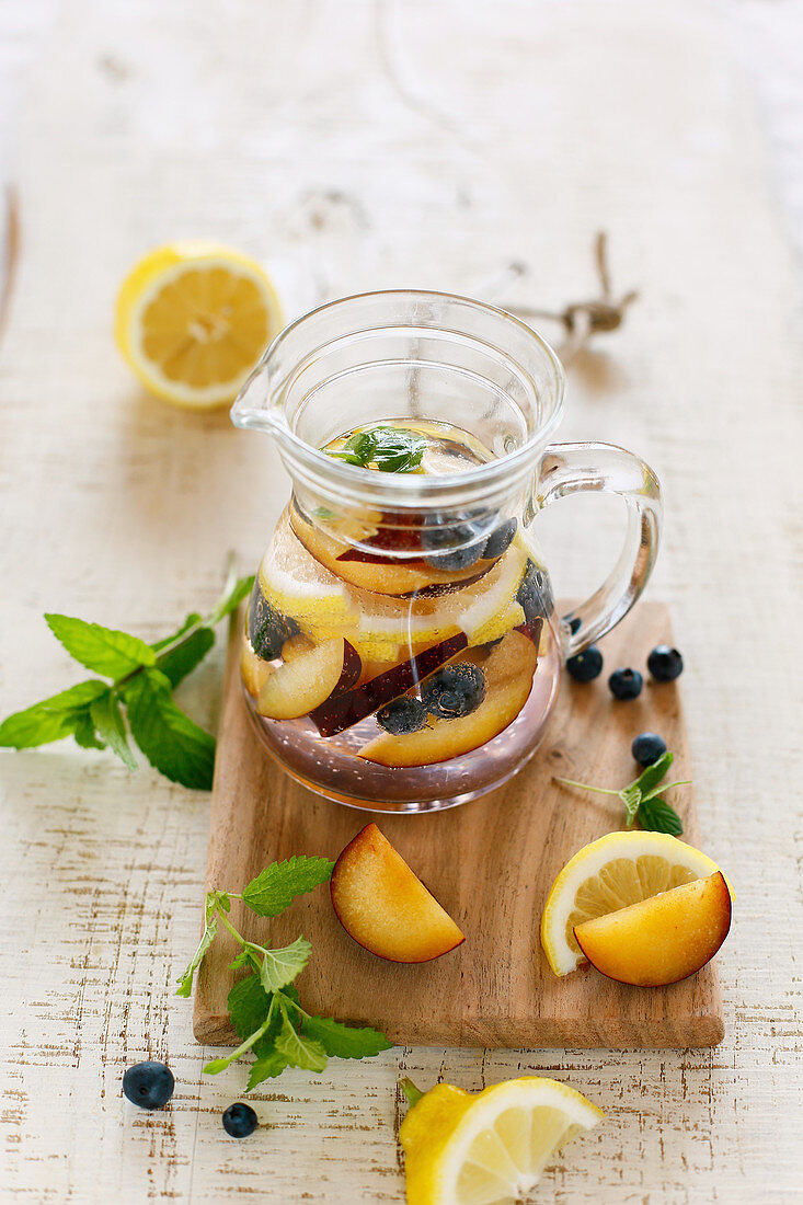 Detox water with blueberries, peach, lemon, lemon balm and mint