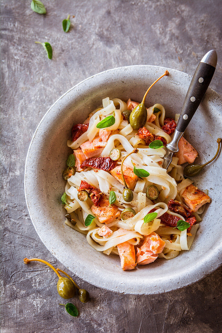 Rice noodles with salmon, sun-dried tomatoes, and capers