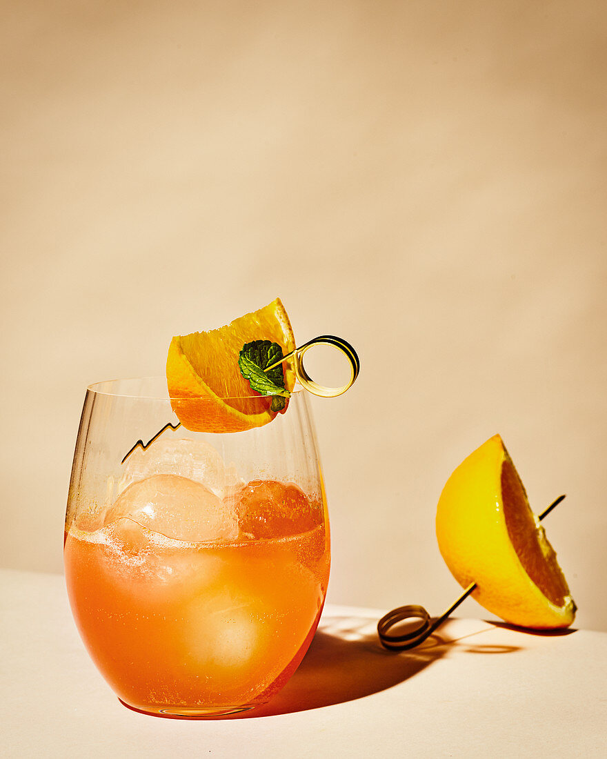 Sundowner cocktail with Getiane and orange