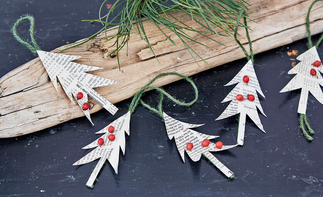 DIY Christmas tree garland made of newspaper