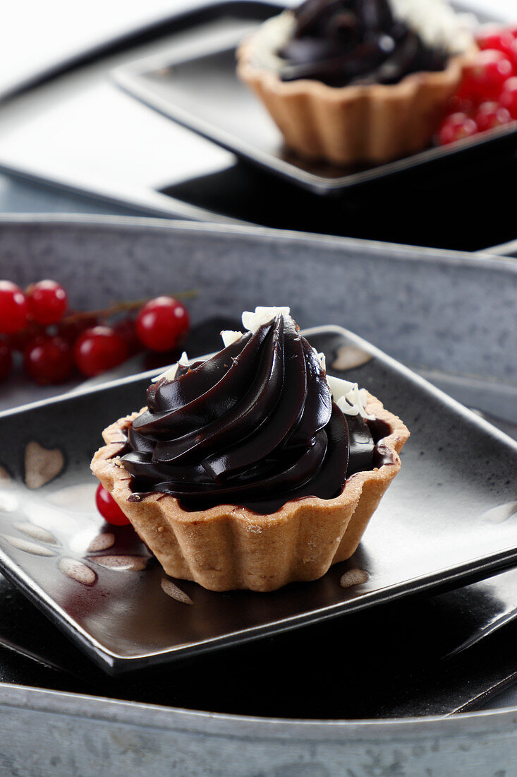 Tartlet with chocolate jelly