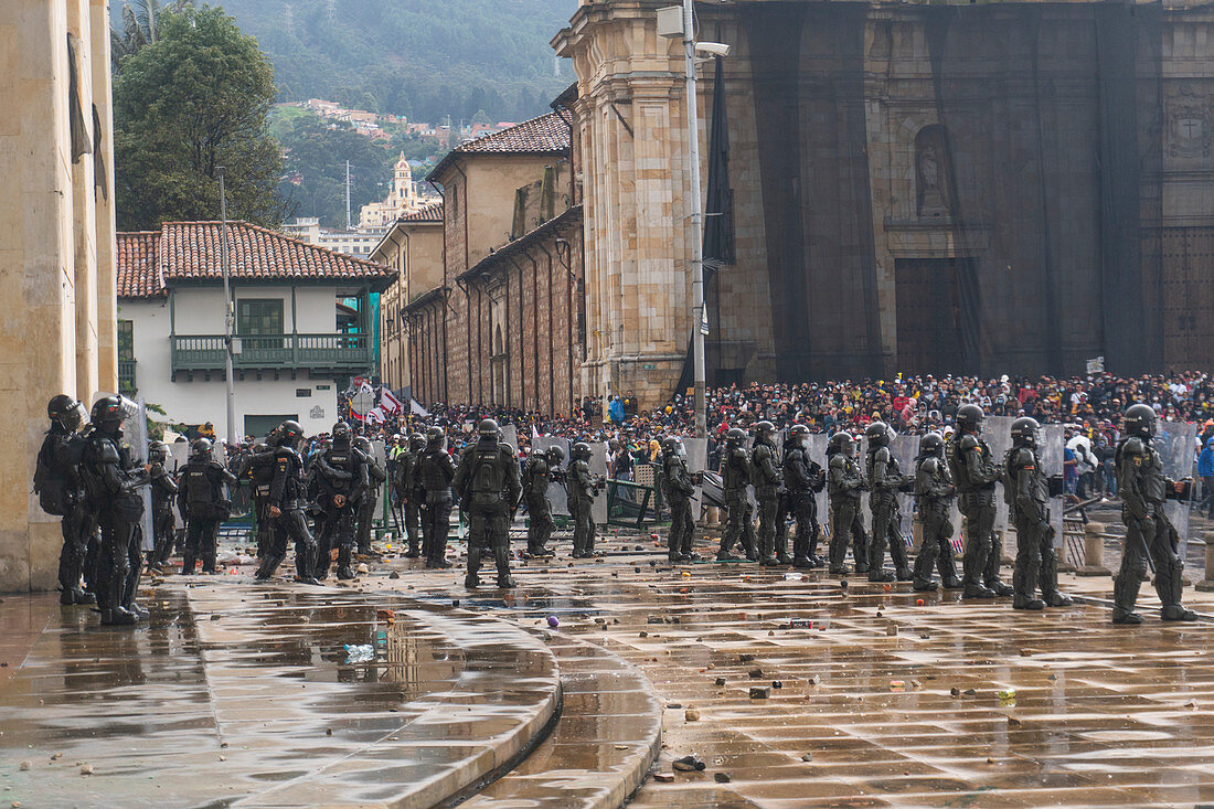 Police officers at 2021 Colombia tax reforms protests