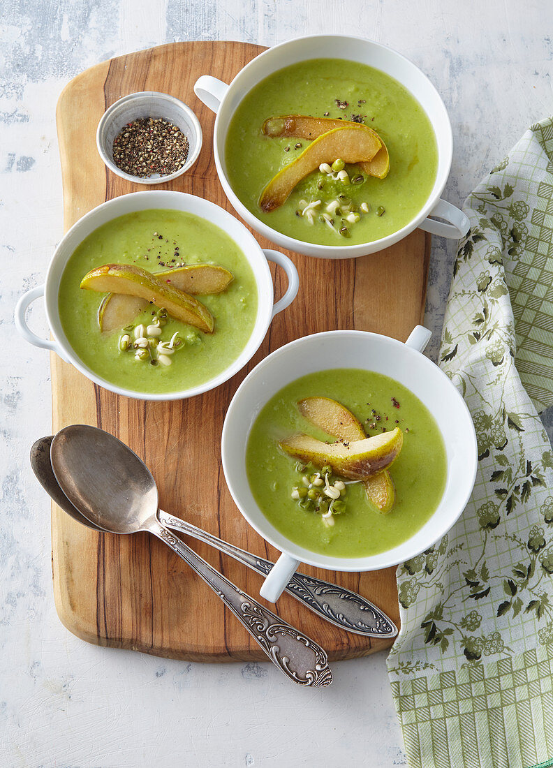 Pea creamy soup with pears and mungo sprouts