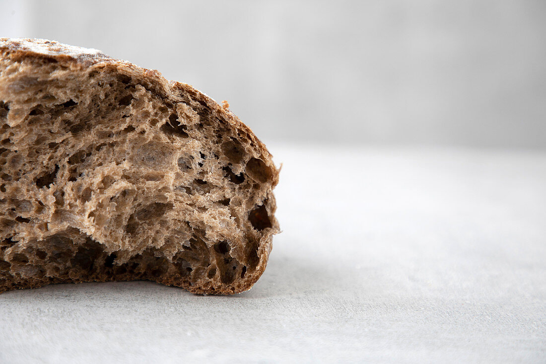 Französisches Landbrot aus Vollkorn-Sauerteig