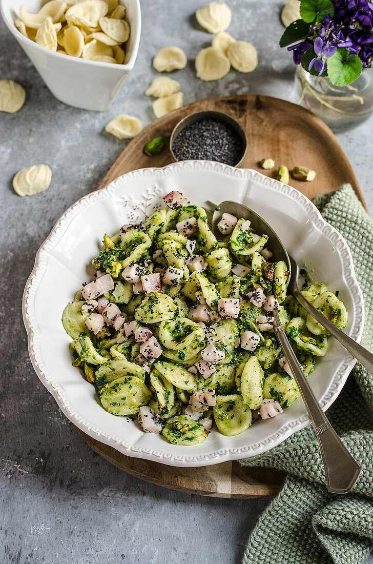 Orecchiette mit Pistazienpesto und Schwertfisch