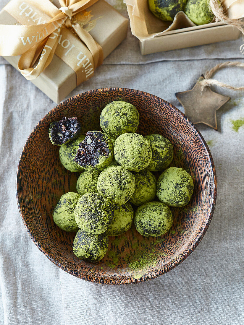 Matcha tea balls