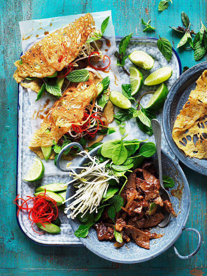 Thai-Omelettes mit Rindfleisch