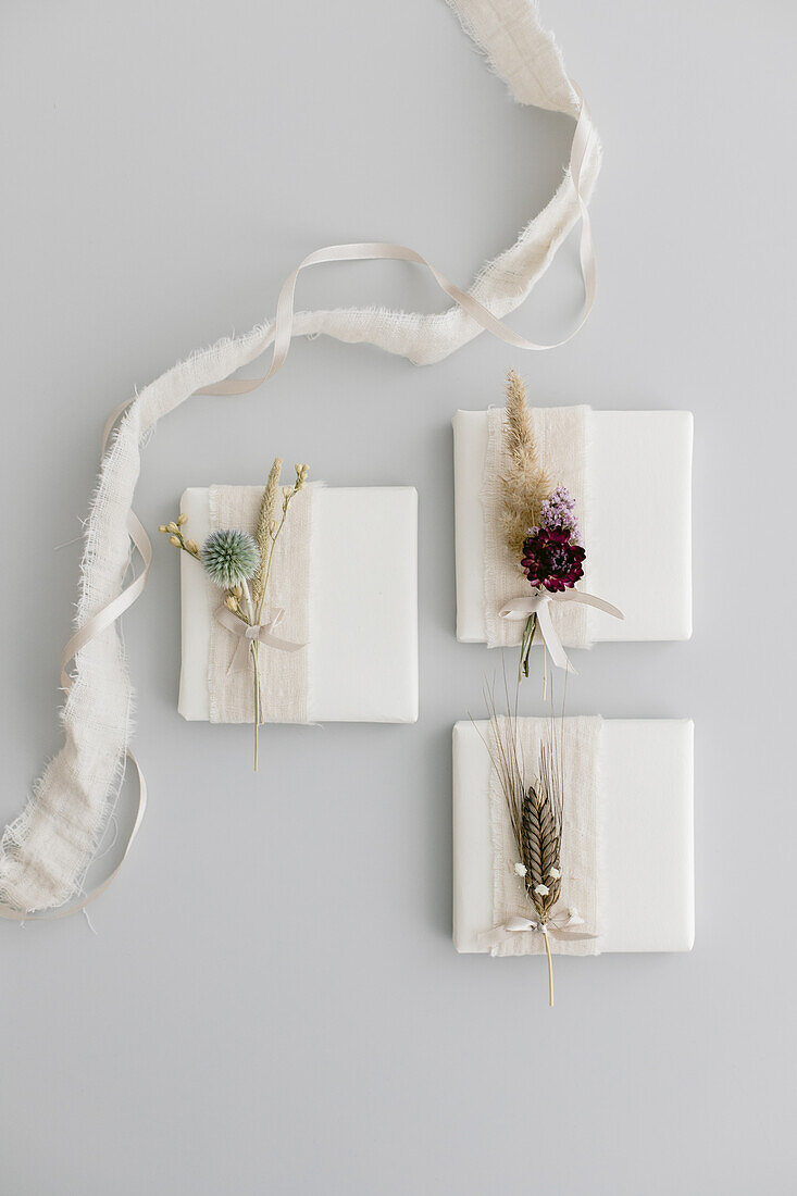 DIY gift wrapping with dried flower bouquets