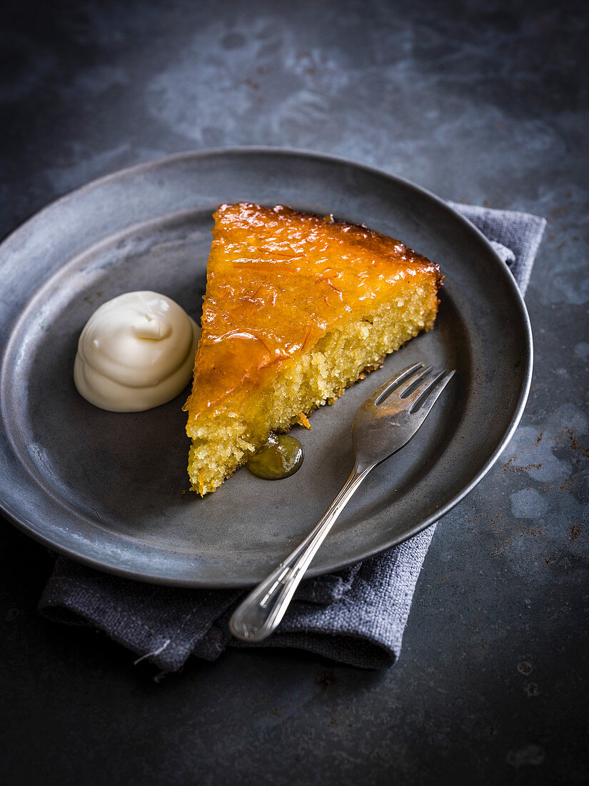 Polentakuchen mit Orangenmarmelade