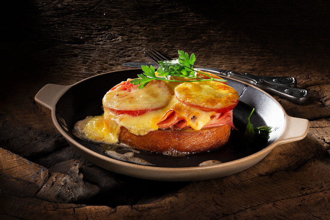 toast with ham, tomatoes and melted cheese