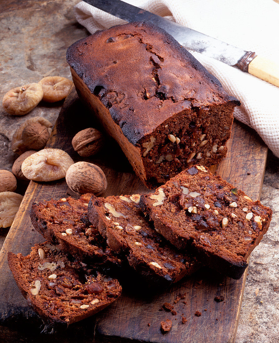 Bisciola (Italian bread with walnuts and figs)