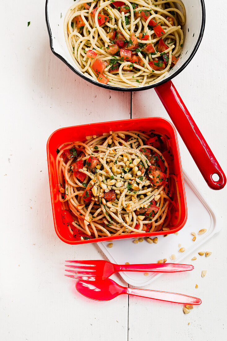 Vegane Spaghetti Pomodori zum Mitnehmen in Lunch Box