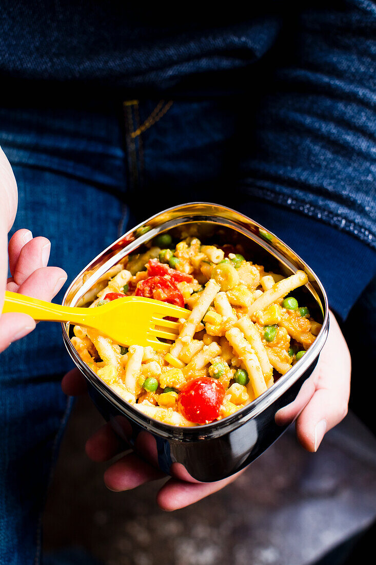 Mac and cheese pasta salad, vegan