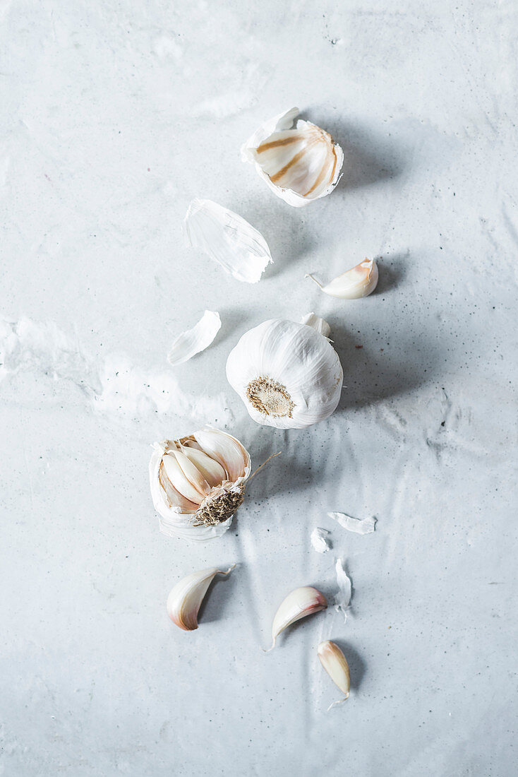 Whole and broken Garlic bulbs