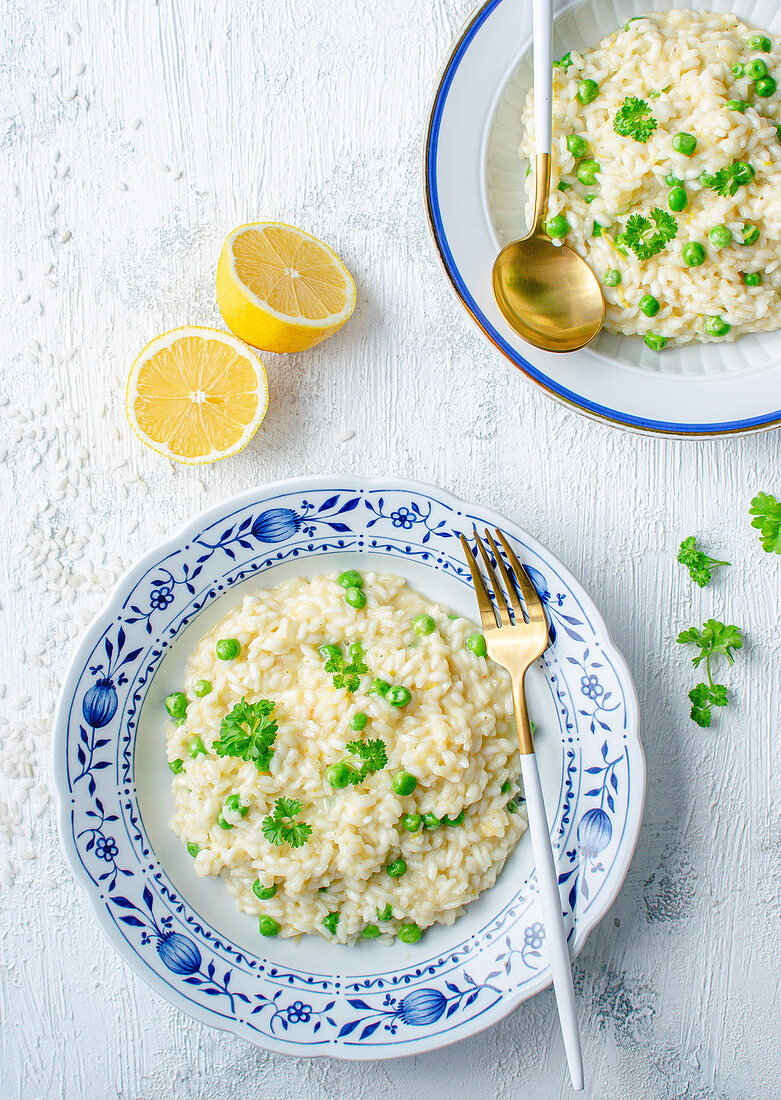 Lemon risotto with peas