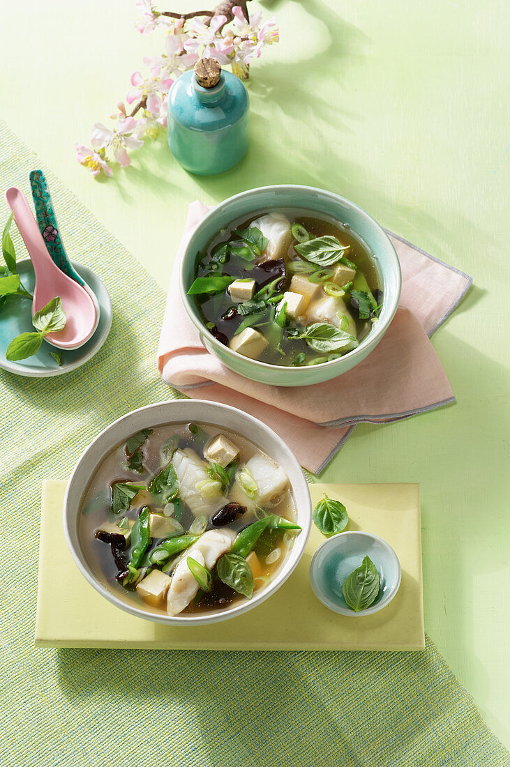 Miso-Suppe mit Fisch und Mu-Err-Pilzen (Japan)