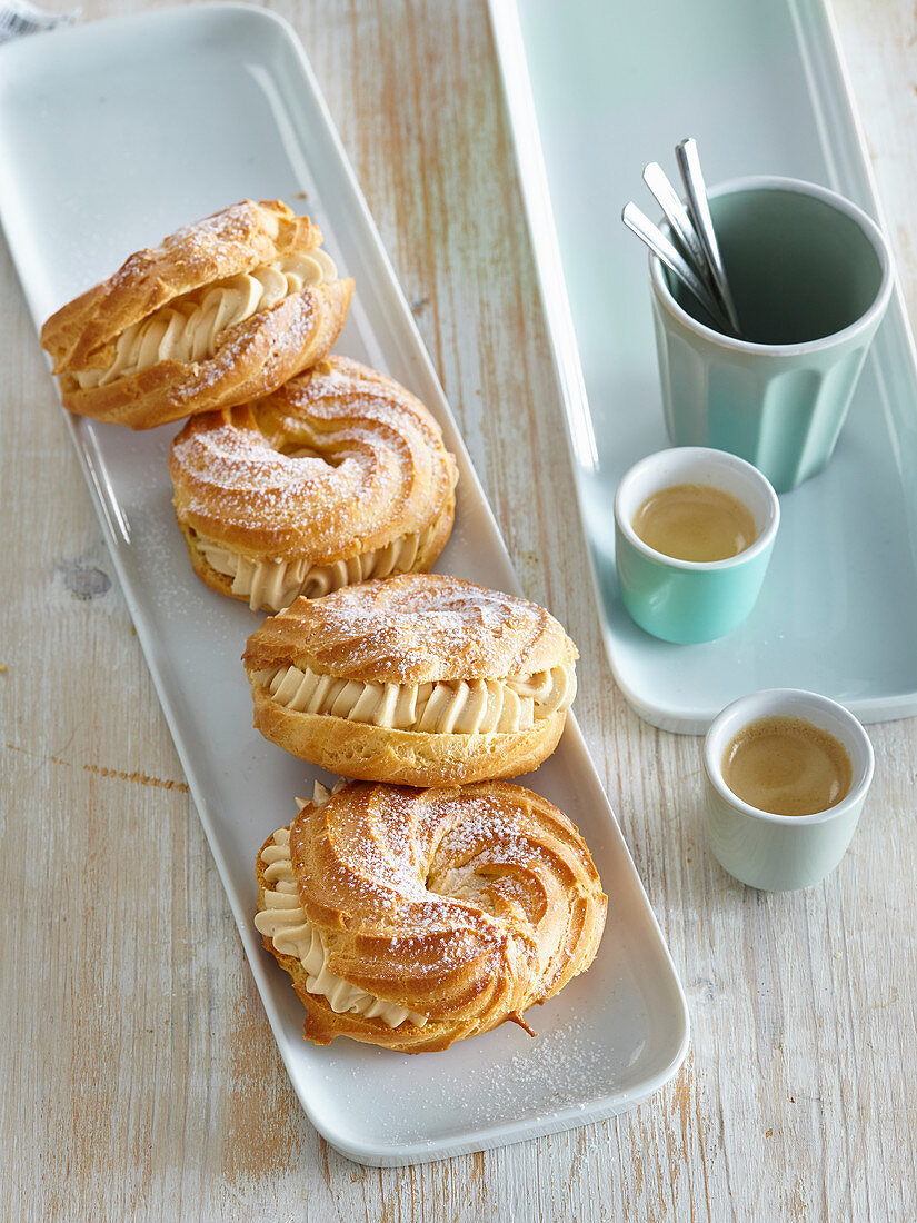 Choux pastry wreaths with coffee cream