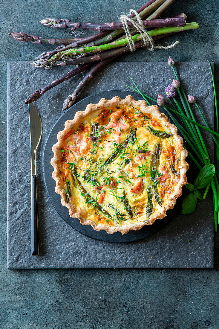 Spargelquiche mit Räucherlachs