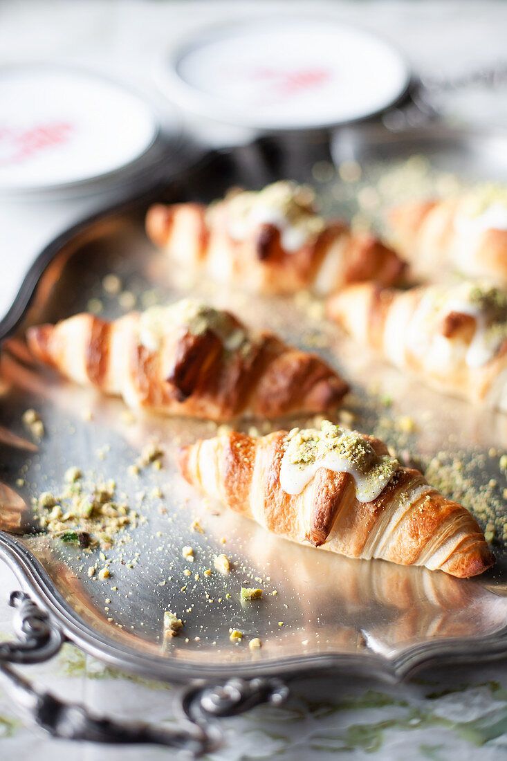 Cornettoes with white chocolate and pistachios